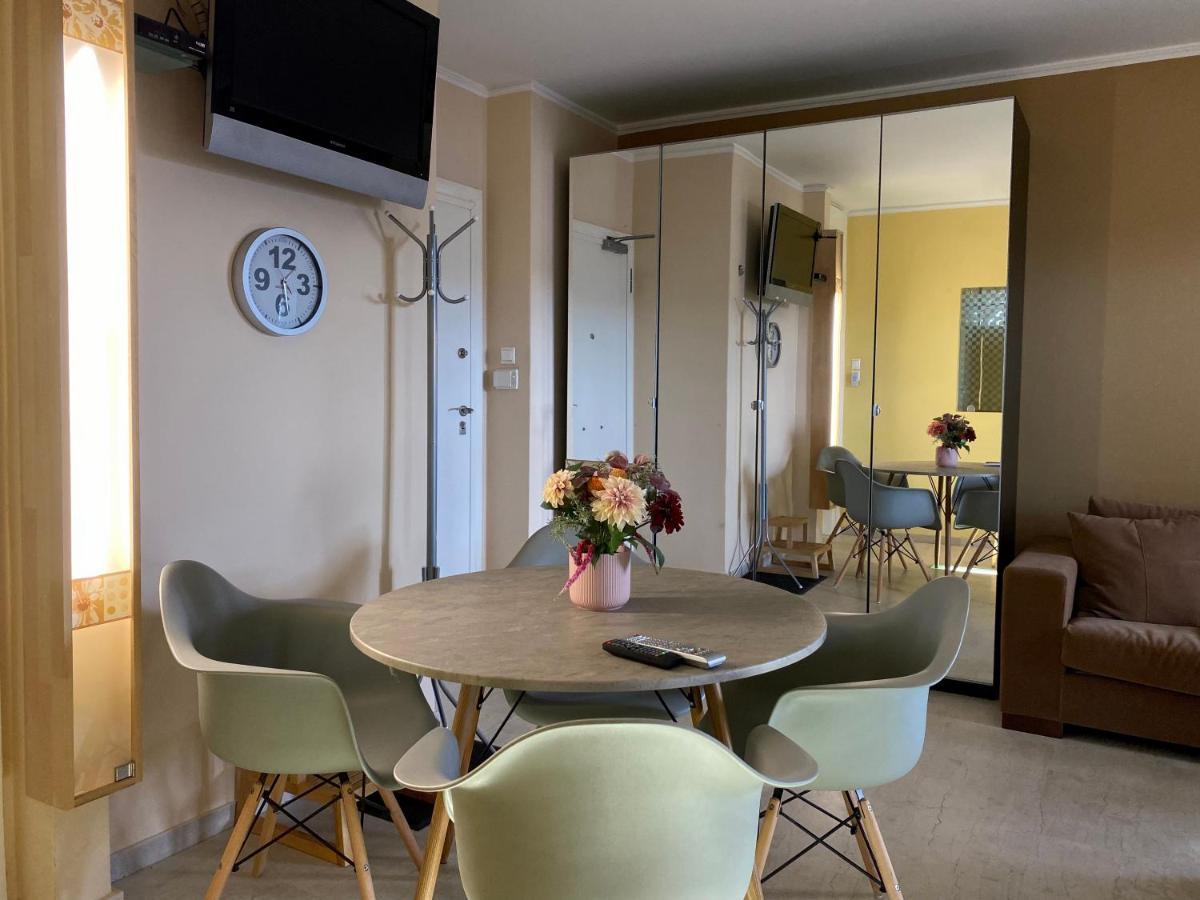 Einstein'S Apartment เอเธนส์ ภายนอก รูปภาพ