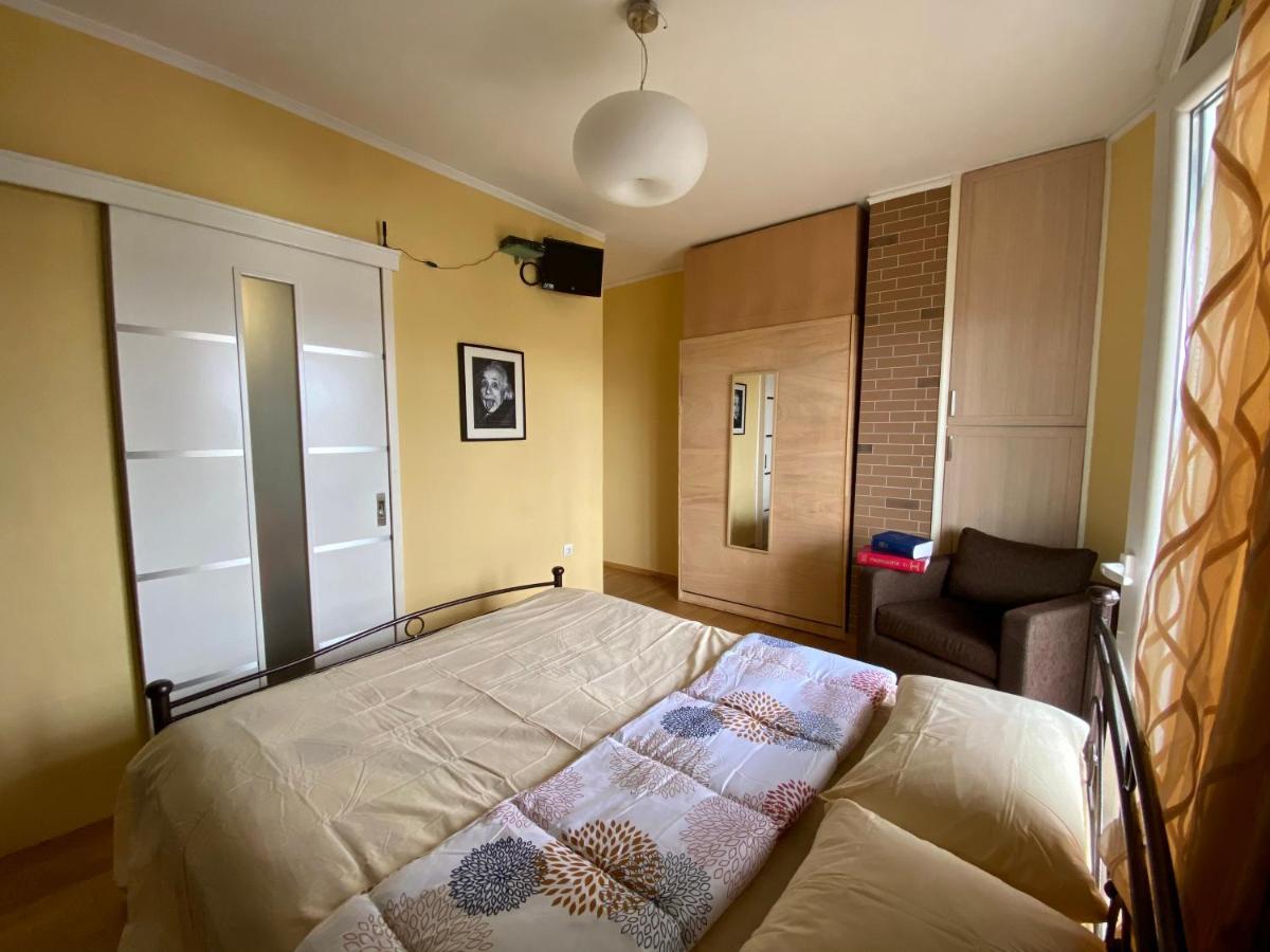 Einstein'S Apartment เอเธนส์ ภายนอก รูปภาพ